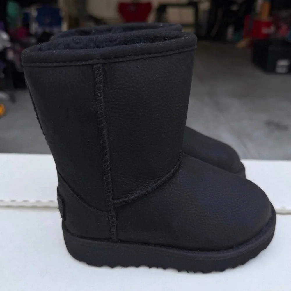 UGG Kids' Classic II‎ Waterproof Boots Toddler 8 Black